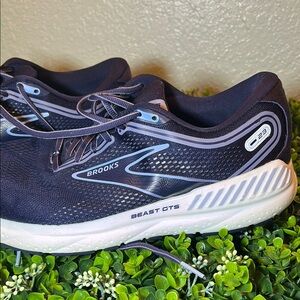 Brooks Black Athletic Shoes with Signature Cushioning